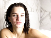 ella_hey naked bath